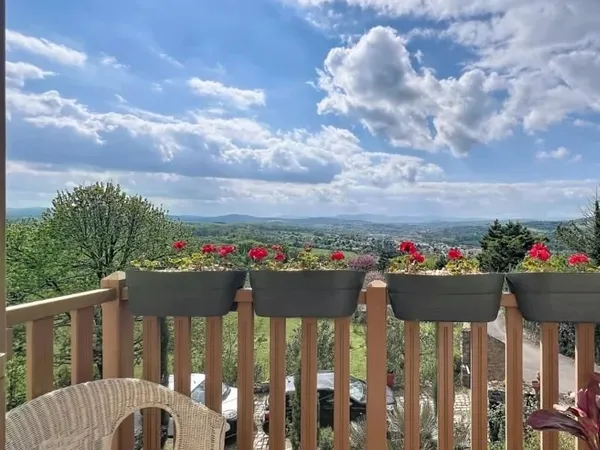 Propriété rénovée au calme avec vue