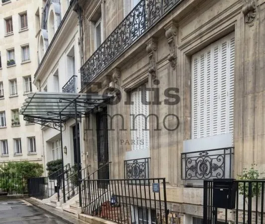 PARIS 16 - CHAMBRE DE SERVICE-VENDU LOUÉE- SECTEUR RECHERCHÉ