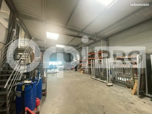 Local d'activité 320 m²