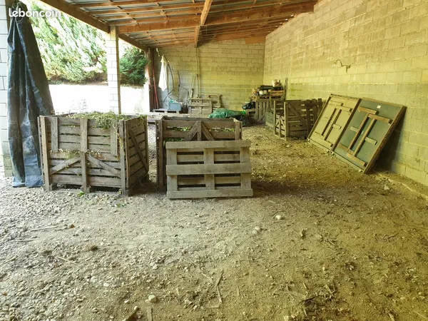Location emplacement sous bâtiment pour camping car