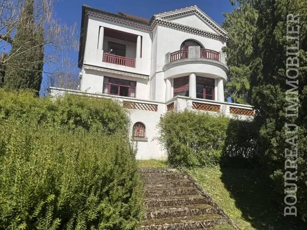 Maison 11 pièces 343 m²