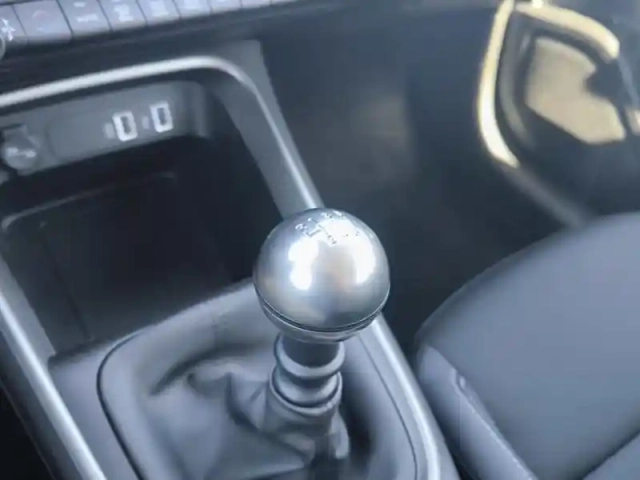 Jeep Avenger 1.2 turbo t3 100ch altitude — photo 15