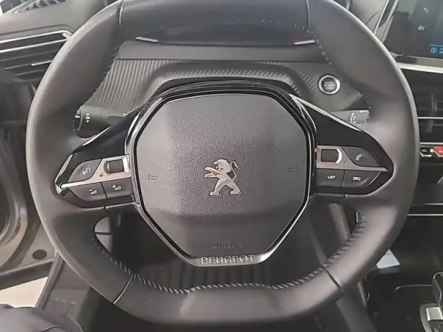 Peugeot 2008 electrique 136 ch — photo 31
