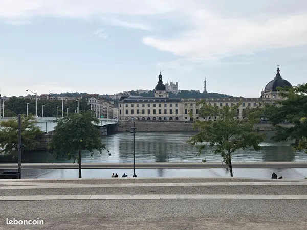 Studio 1 pièce 19 m²