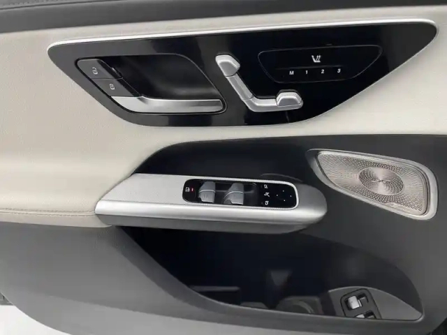 Mercedes Glc 300 e 9g-tronic 4matic — photo 28