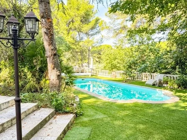 Propriété 6 pièces 220 m²