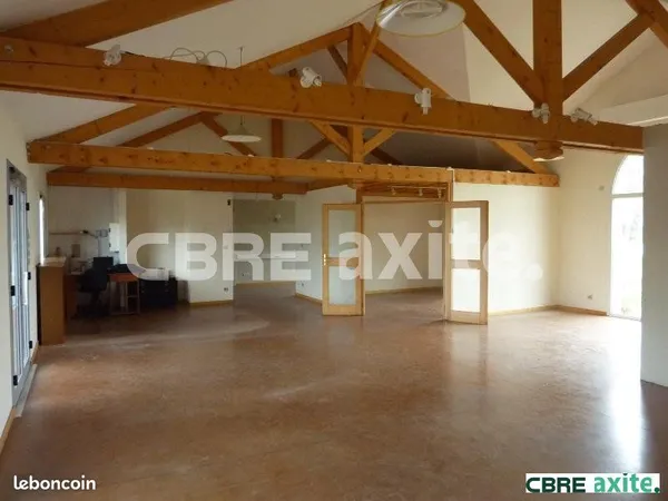 BUREAUX 125 m² CREMIEU