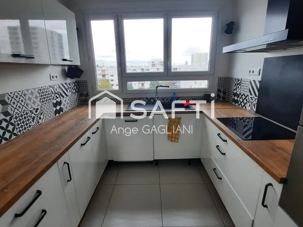 LAVAL, Appart familial 100 m² 4 chambres & balcon