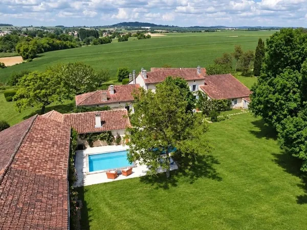 Impressionnant manoir en pierre de 7 chambres avec maison d'amis et vue panoramique