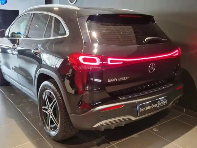 Mercedes Eqa 250+ amg line — photo 11