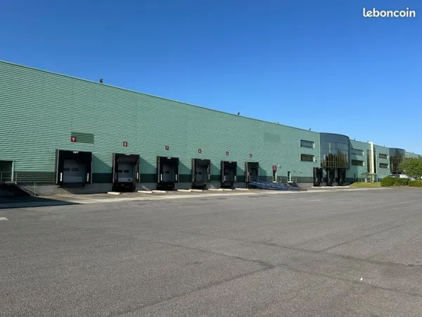 Local logistique 9 210 m²