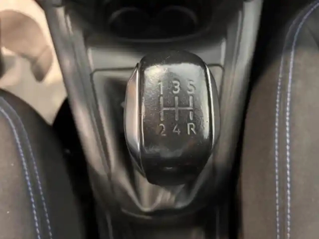 Peugeot 208 1.2 puretech 82ch style 5p — photo 8