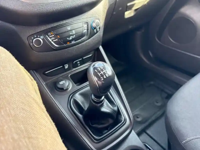 Ford Transit Courier fourgonnette 1.5 tdci 100ch stop&amp;start trend — photo 8