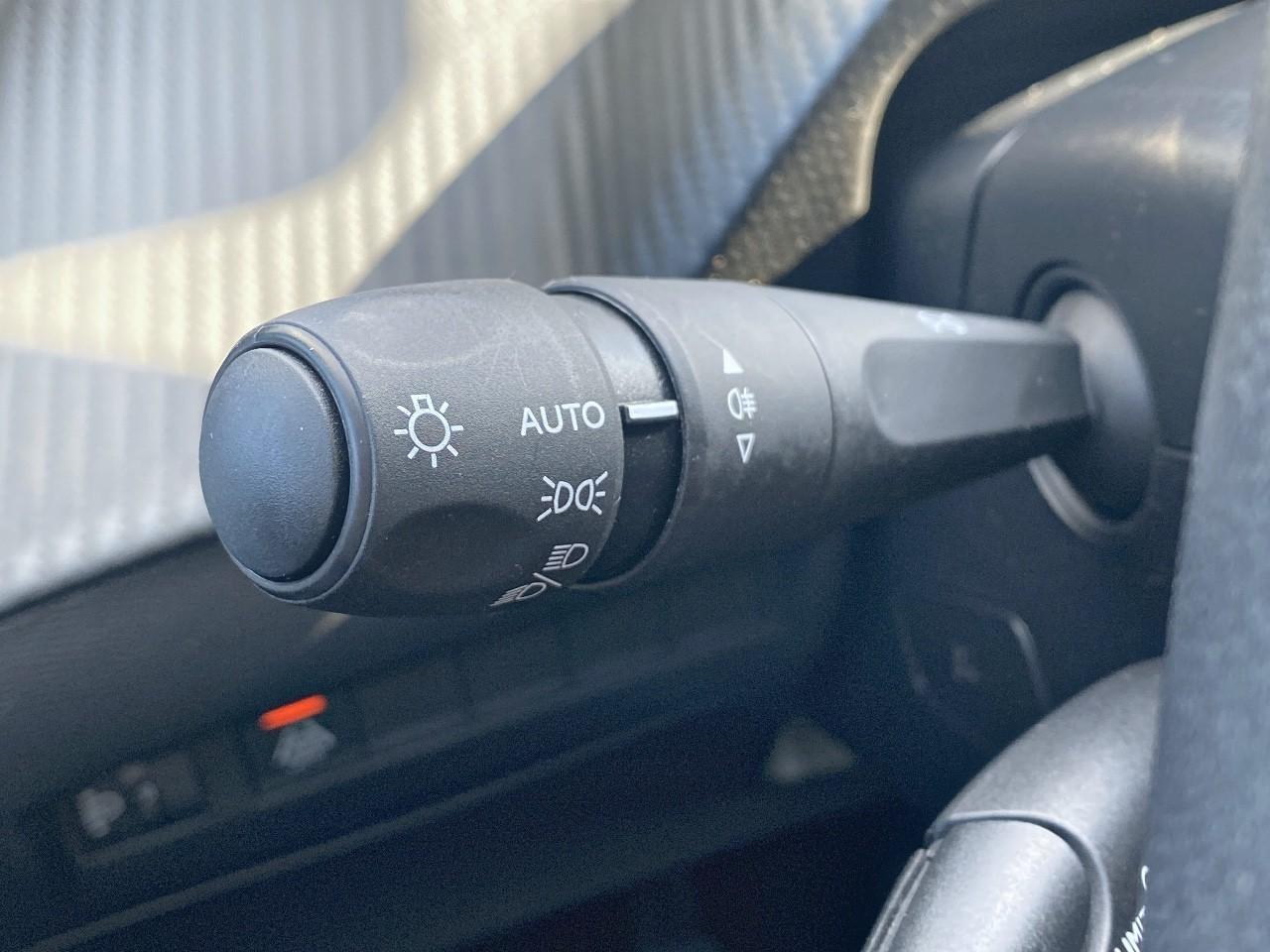 Peugeot 208 1.2 puretech 100ch s&s allure — photo 17