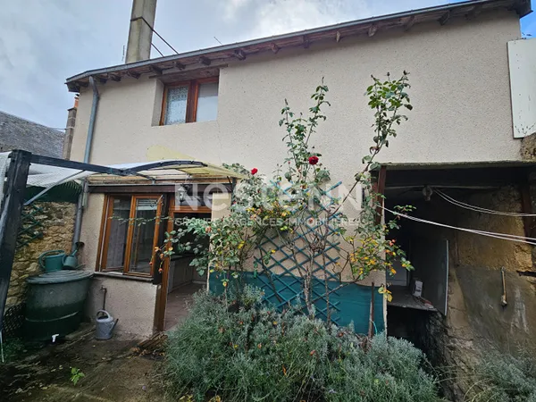 NOUVEAUTÉ À DURTAL Charmante maison de bourg avec cour privative