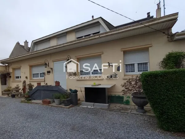 Maison semi plain-pied agréable - au calme avec jardin et stationnement