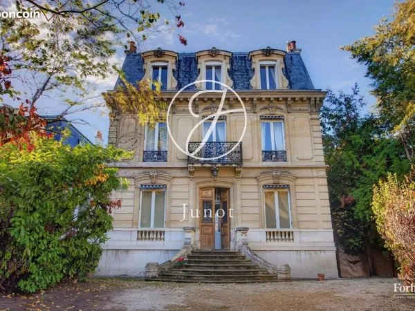Maison 12 pièces 311 m²