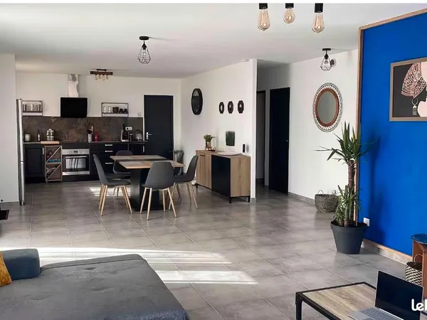 Maison récente de 100 m² sur 800 m² de terrain avec piscine privée 8×4 (St Gilles 30800)