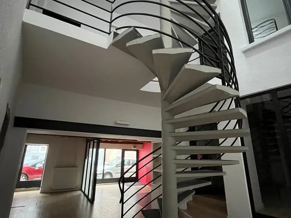 MONTBRISON CENTRE VILLE IMMEUBLE 300 M2 POUR ACTIVITES LIBER