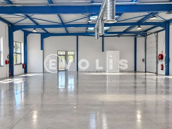 Local d'activité 472 m²