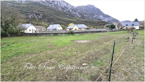 Terrain 900 m²
