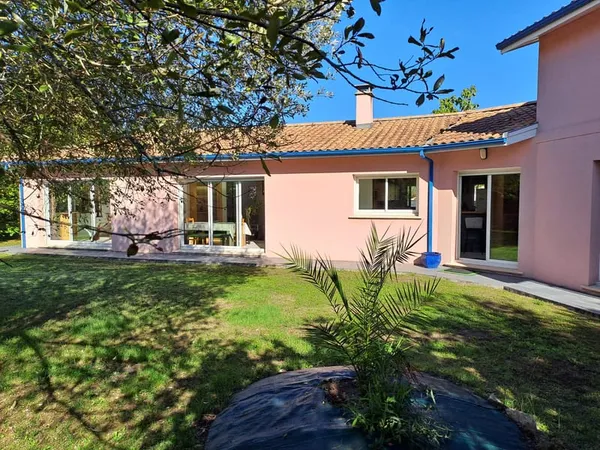 Maison familiale sur jolie parcelle végétalisée