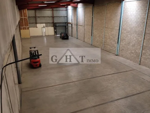 A LOUER UN ENTREPOT DE 1 000 M2 AVEC (8M HSP) A VILLEBON-SUR-YVETTE