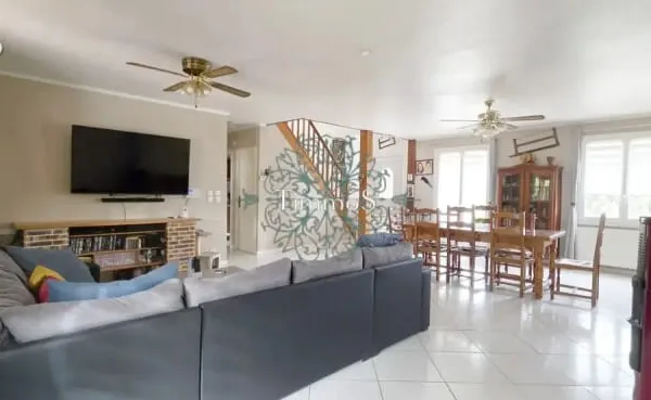Maison familiale de 127 m2 avec vie de plain-pied et sous-sol total — Saint-Pierre-ès-Champs