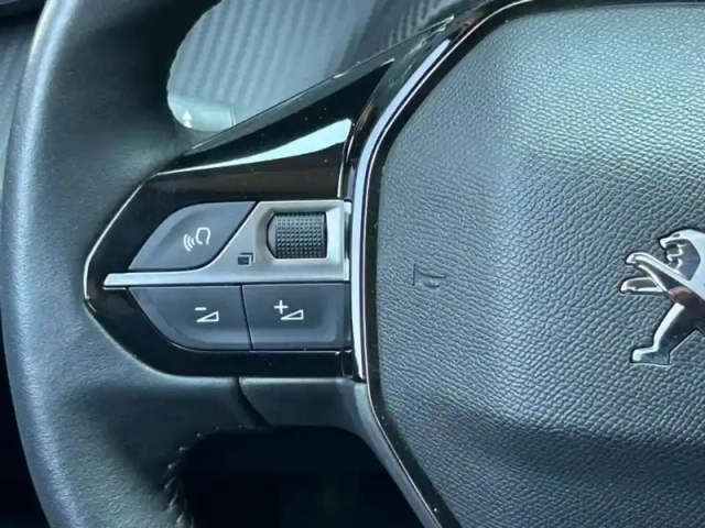 Peugeot 2008 e- 136ch allure business — photo 14