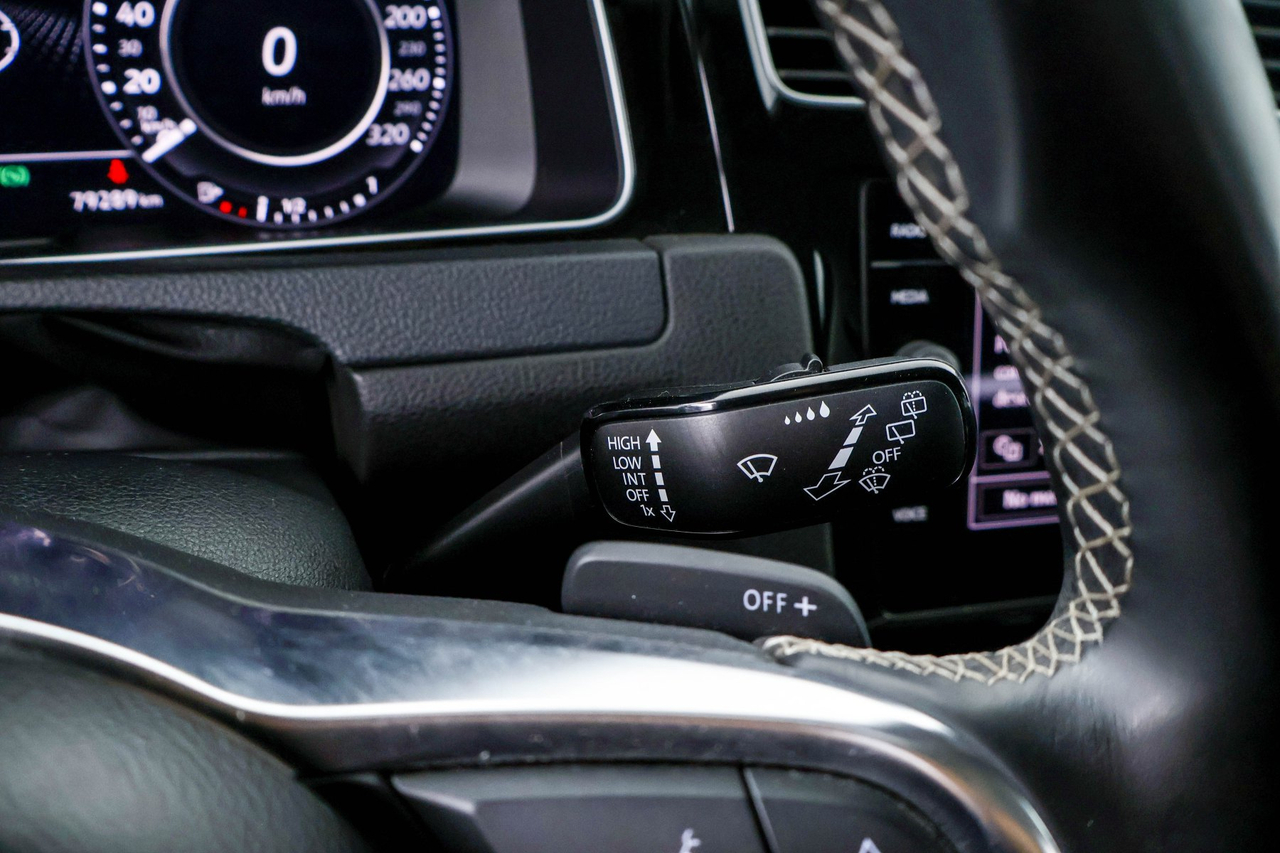 Volkswagen Golf 7 — photo 19