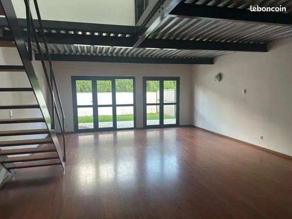 Duplex style loft 106m2 terrasse jardinet parking