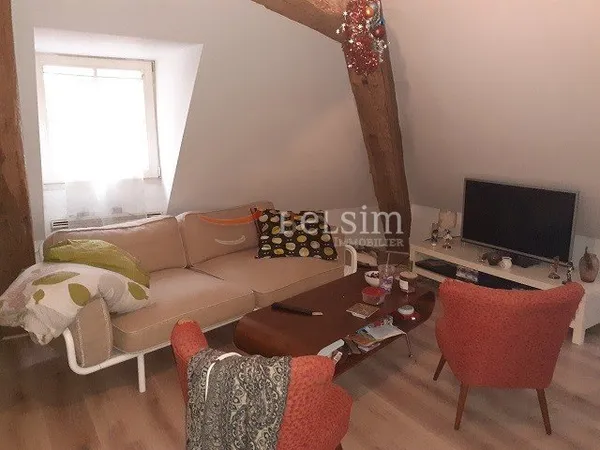 Appartement T2 de 37 m² au dernier étage - CATHEDRALE