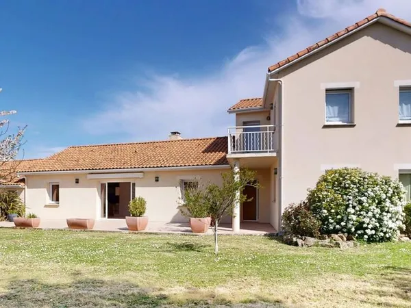 Propriété 10 pièces 261 m²