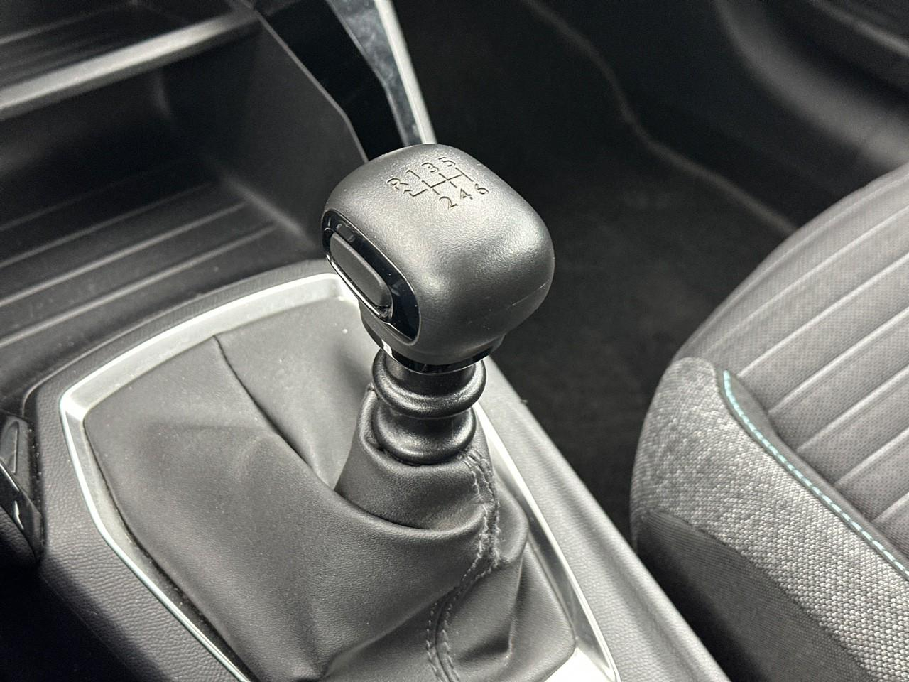 Peugeot 208 puretech 100 s&s bvm6 style — photo 28