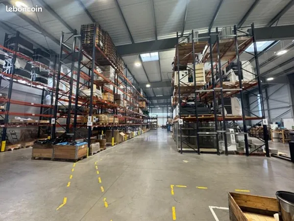 Local 3 335 m²