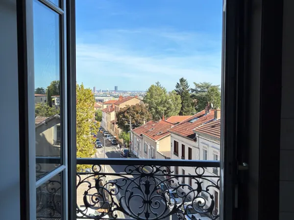 A louer - Appartement T2 rénové en plein centre d'Oullins, à