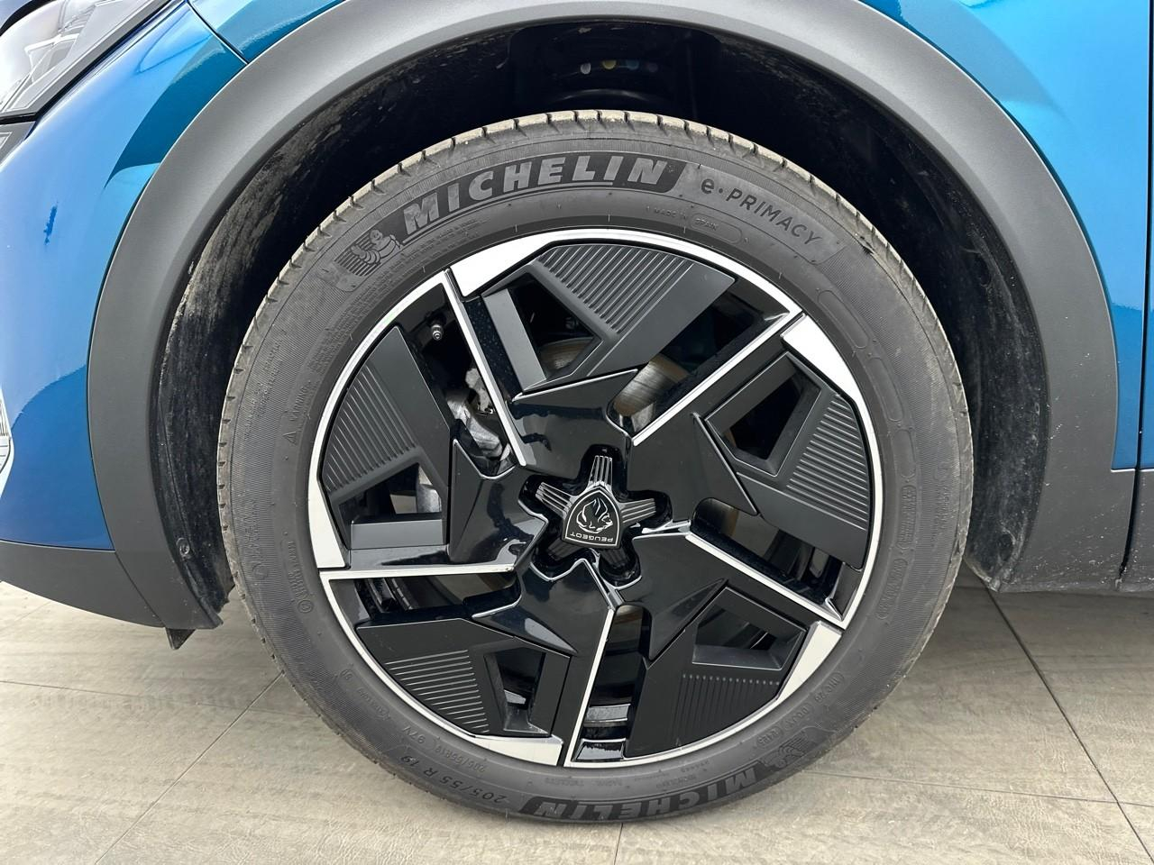 Peugeot 408 hybrid 145 e-dcs6 gt — photo 16