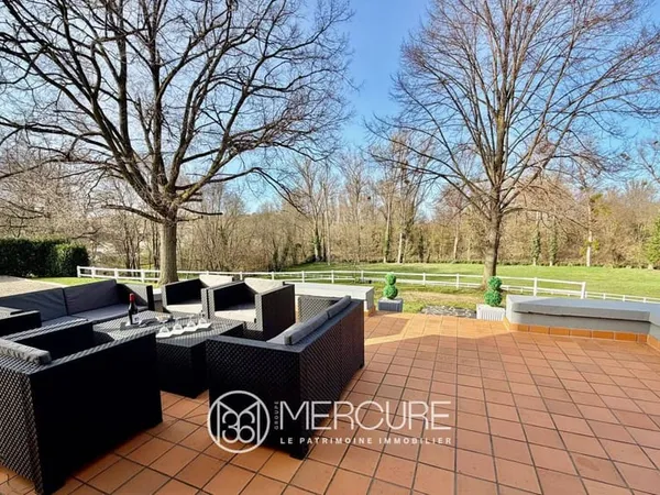 Maison 12 pièces 325 m²