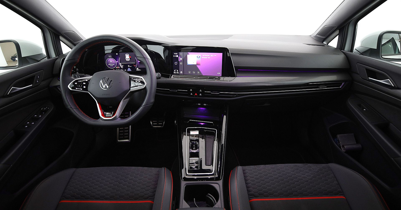 Volkswagen Golf 8 — photo 16