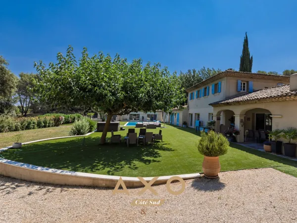 Maison avec dépendances 10 pièces 360 m²
