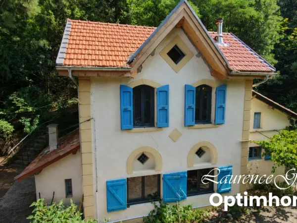 Maison atypique avec dépendance sur 1 550 m², sans vis-à-vis, à Barrême