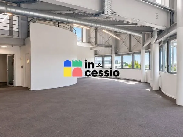 Bureaux 3 pièces 895 m²