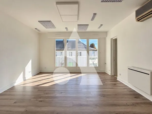 Local commercial 4 pièces 85 m²