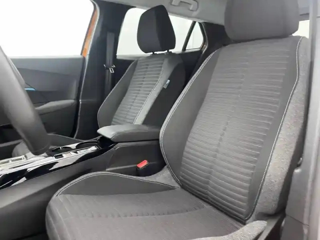 Peugeot 2008 electrique 136 ch — photo 14