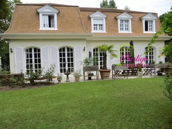Maison 7 pièces 275 m²