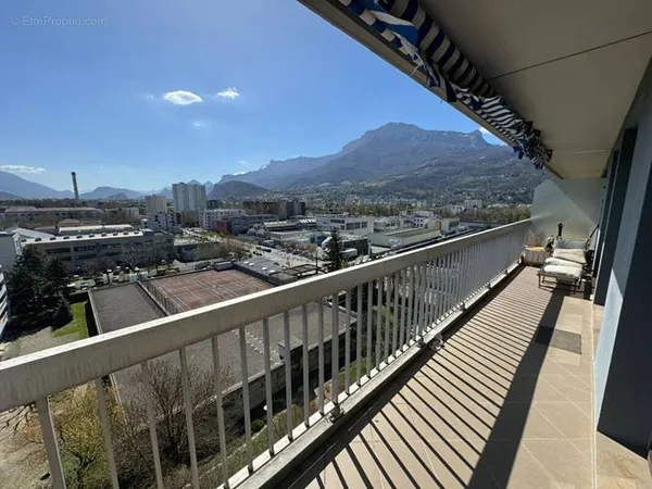 Appartement T5 de 108.59m² au 10ème étage