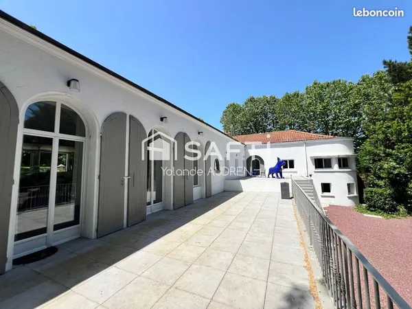 Propriété 8 pièces 363 m²