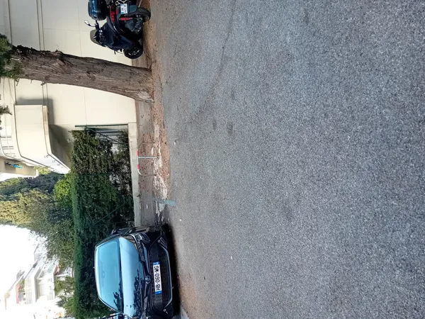 Une place de parking au 27 bd du parc impérial