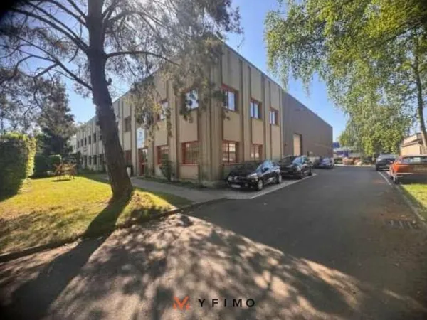 780 m2 ACTIVITE - ENTREPOTS à VENDRE