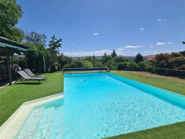 Roanne 45 min de Lyon - Maison d'architecte unique de 330m², 11 pièces, piscine 10x5, parc arboré de